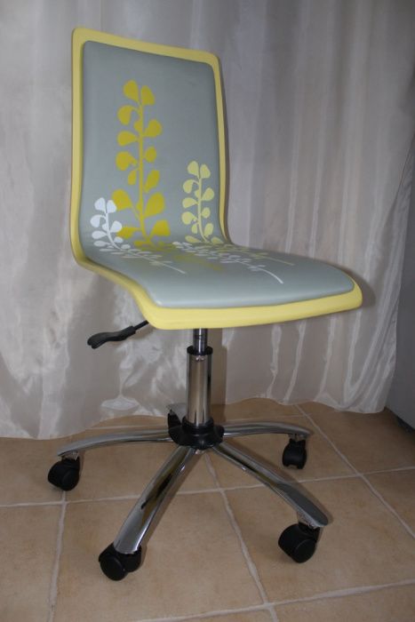 Krzesło obrotowe młodzieżowe fotel szary z motywem roślinnym HALMAR