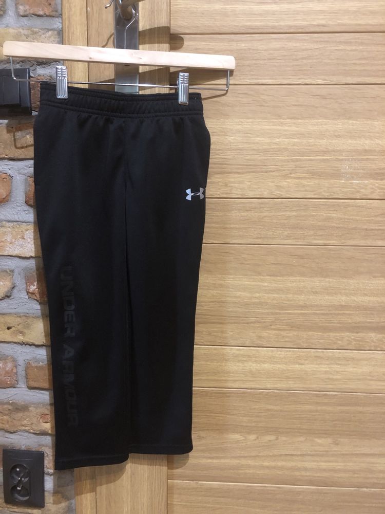 Spodnie markowe Under Armour 5 lat