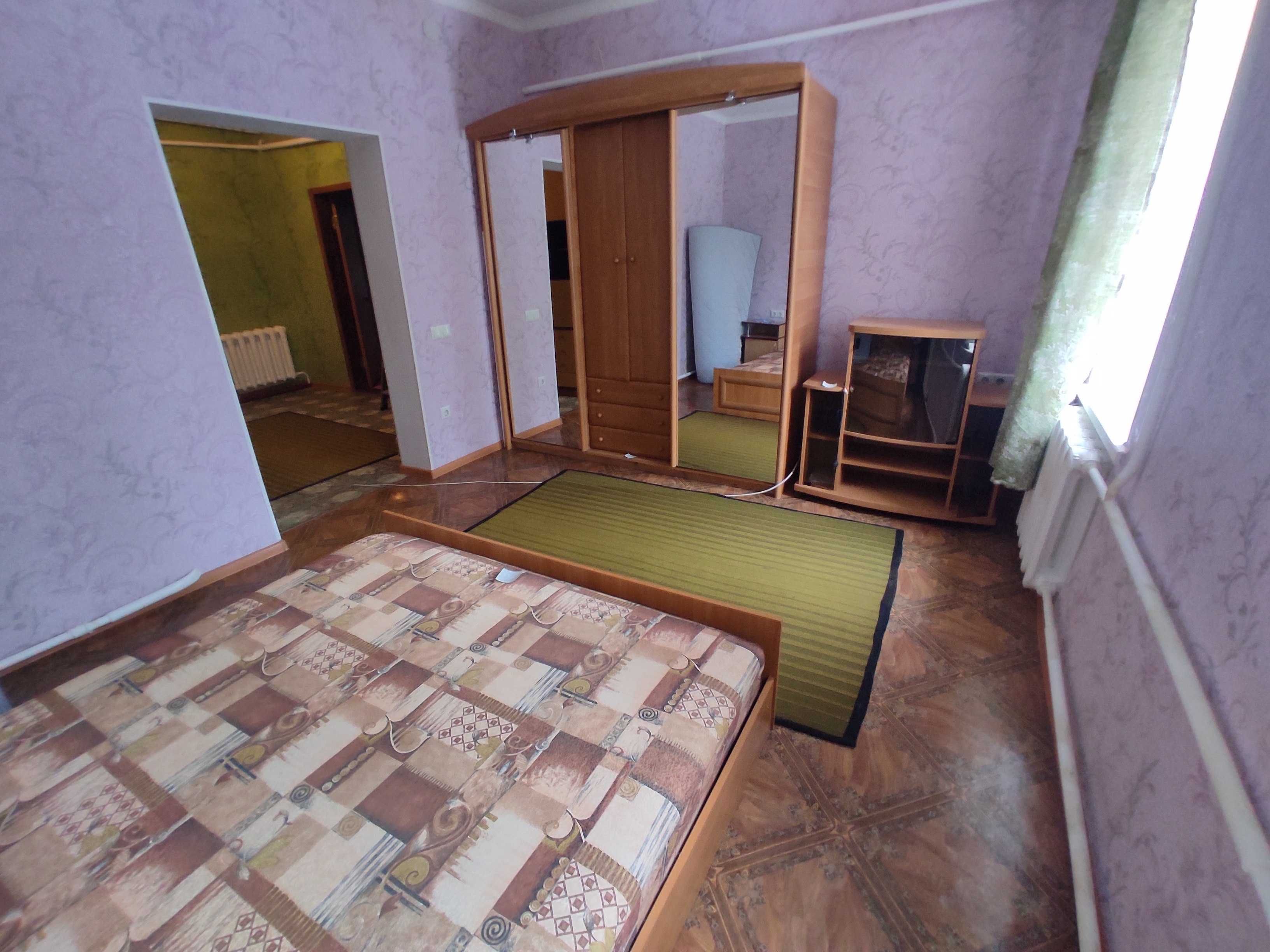 Двухкімнатна квартира в Миргороді з авт. опаленням та кухнею- студією.