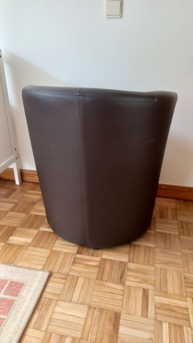 Poltrona em pele sintética