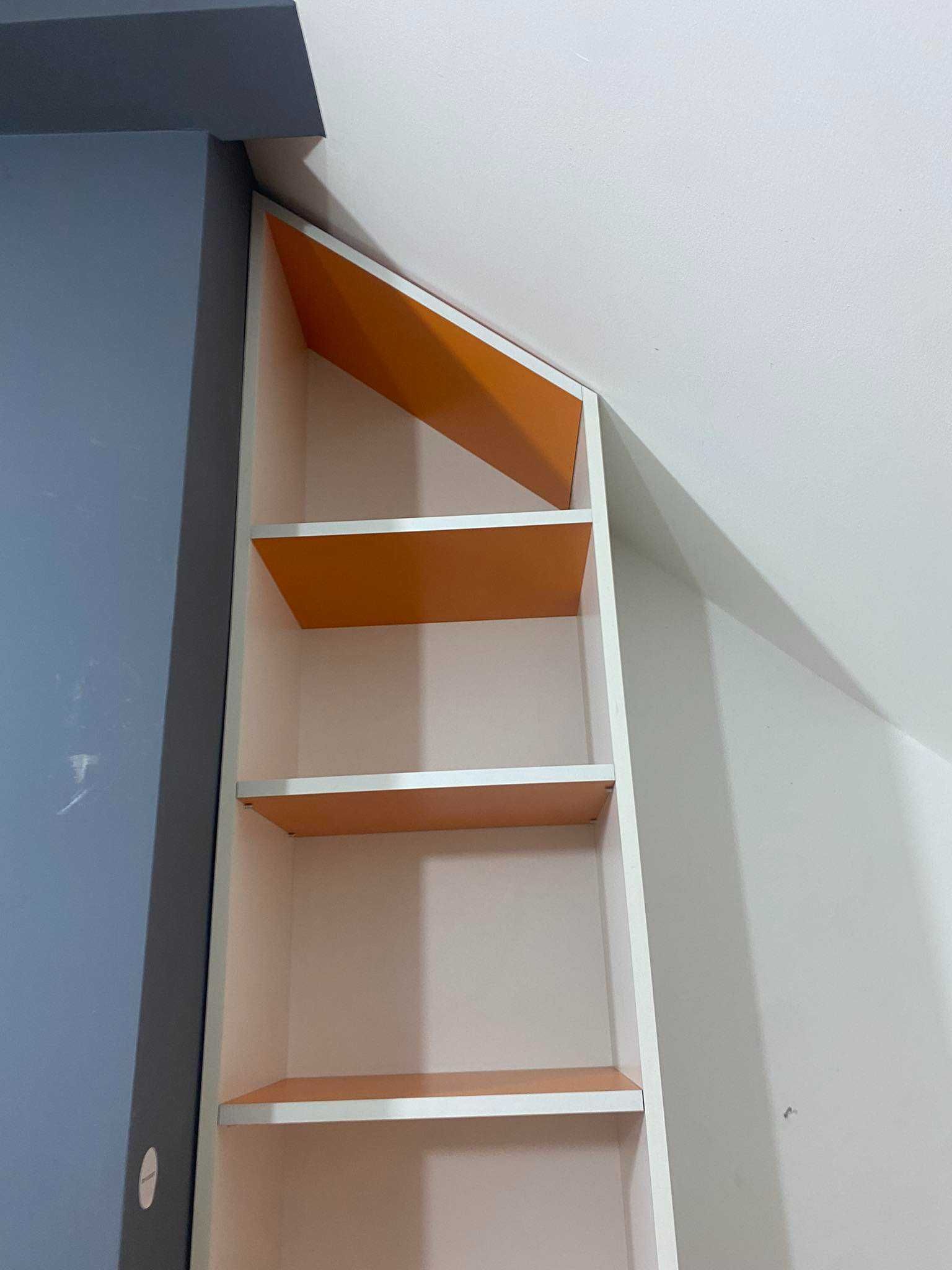 Pomarańczowa szafka z IKEI