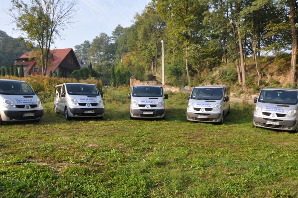 Wynajem busa 9 os. Wakacje Wyjazdy Przewóz osób trafic long