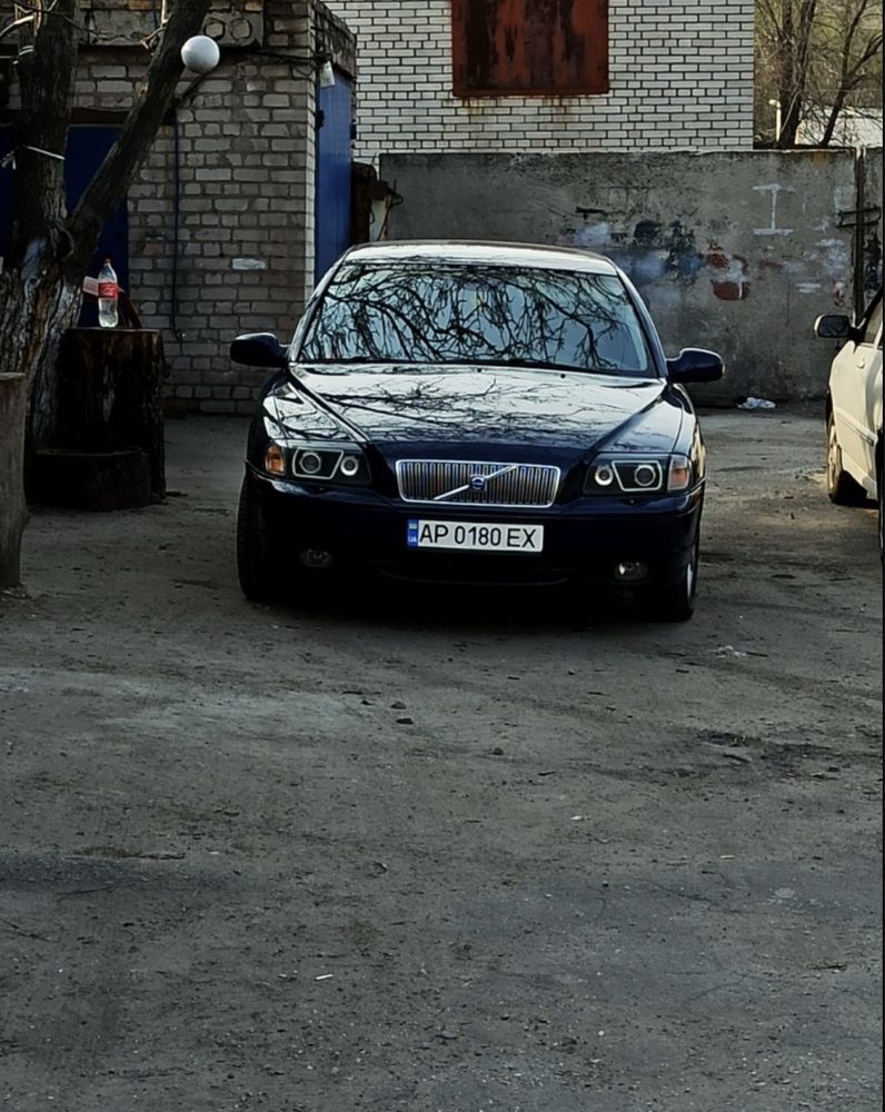 Автомобиль Volvo s80