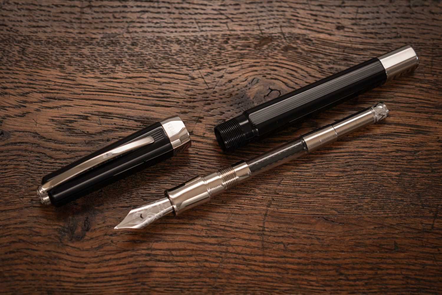 Vintage Visconti Opera Platinum Black Fluted 'M' Pióro wieczne