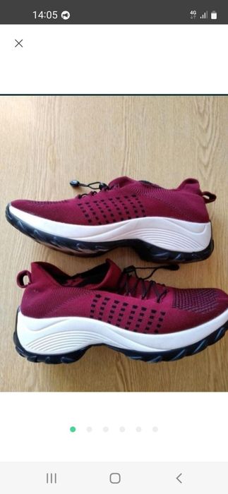 Продам кроссовки женские