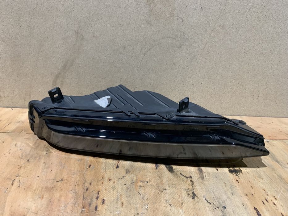 Skoda SuperB III 3 Lift halogen LED DRL prawy 3V0