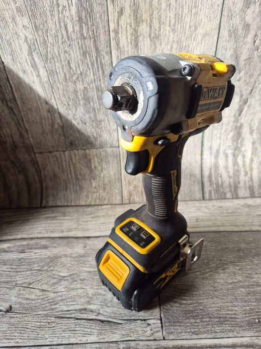 Dewalt DCF921 klucz udarowy z baterią 4ah