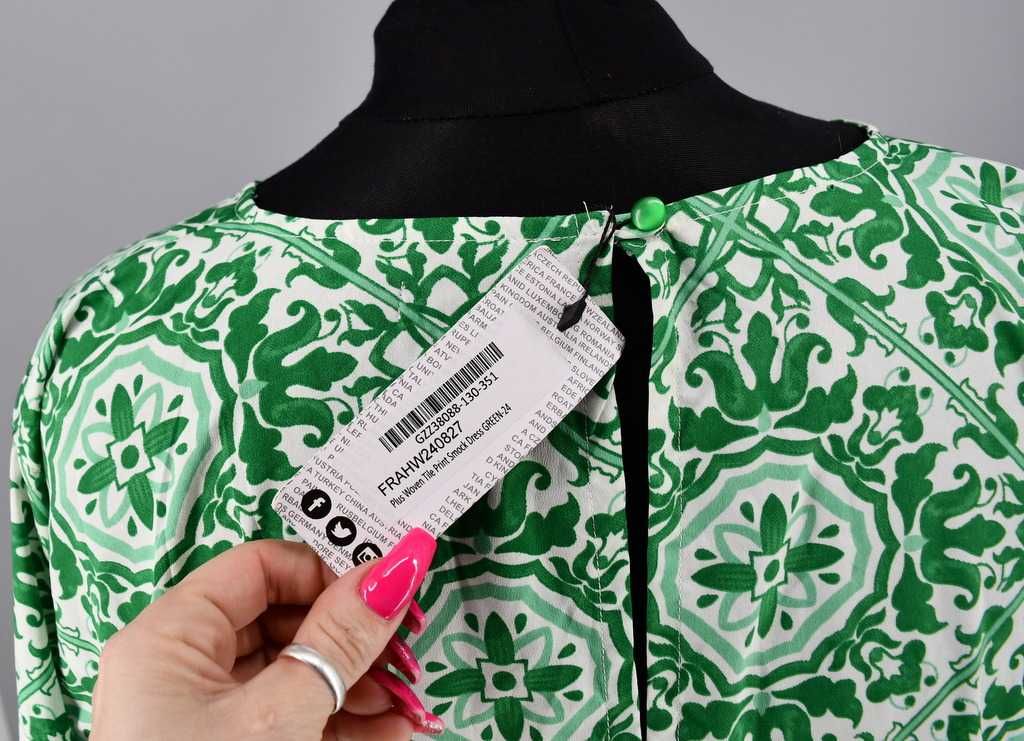 Zwiewna Sukienka Boohoo R. UK 24 (EU 52), Zielony Wzór, Rozkloszowana