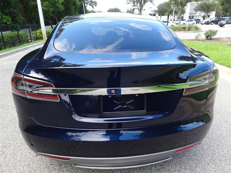 Tesla Model S      2015