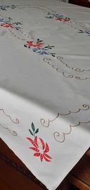 Obrus bawełniany biały z ręcznym haftem kwiaty
