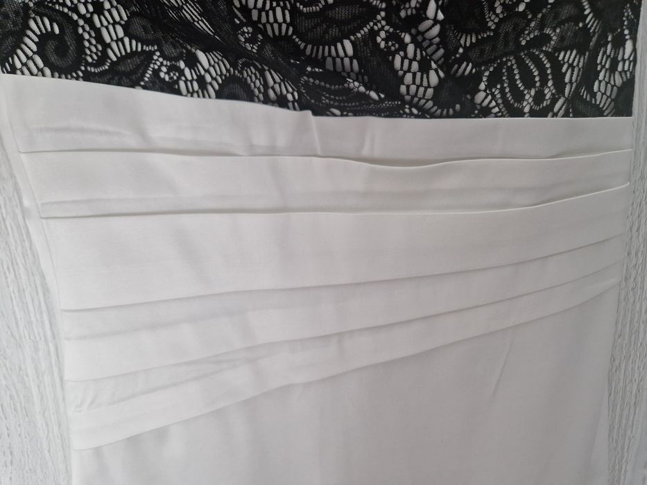 Biała sukienka z czarną koronką r. S/36