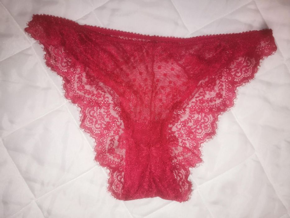 Cuecas vermelhas com renda