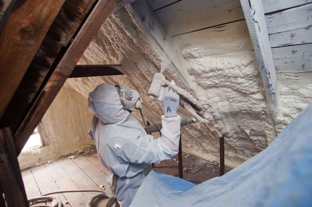 Izolacje natryskowe izolacje poddaszy