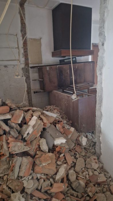 Demolição e retirada de entulho