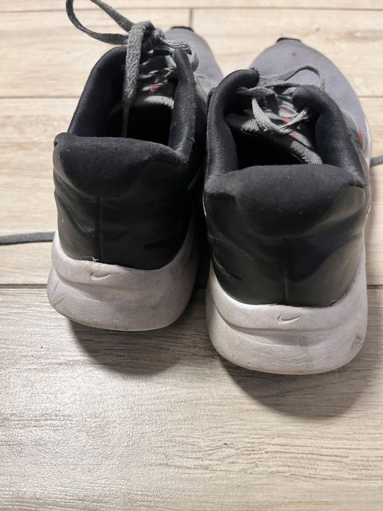 Buty sportowe chłopięce Nike 36