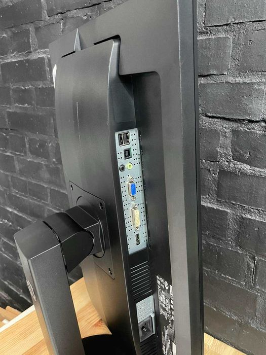 Fujitsu 24 дюйми B24 8 TS Pro для роботи є кількість