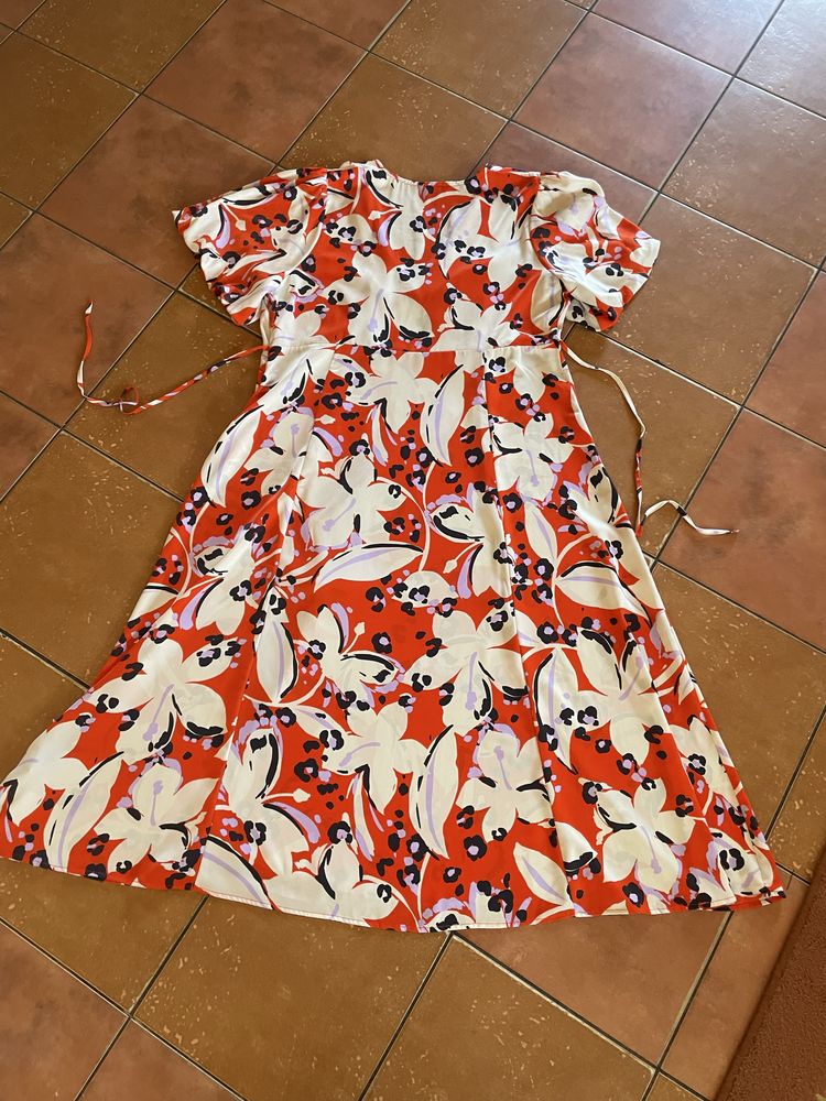 Damska sukienka w kwiaty plus size