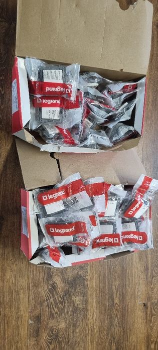 Włącznik  podwójny Legrand Niloe