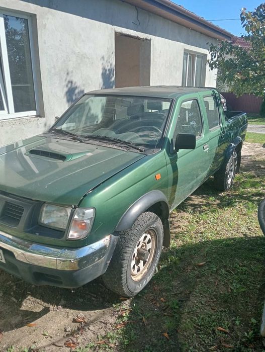 Nissan Navara; Mitsubishi L200