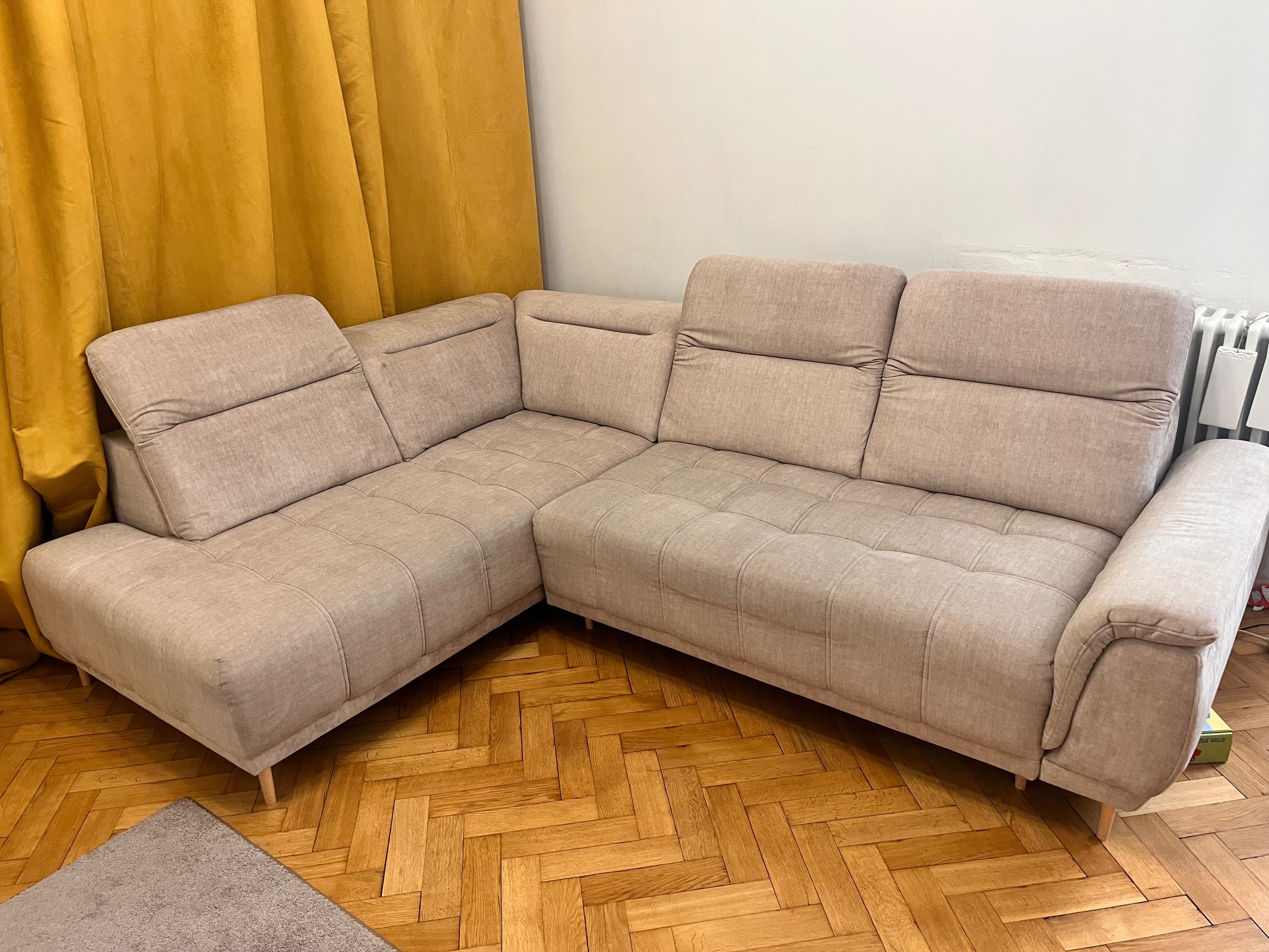 Narożnik z elektrycznie wysuwanym siedziskiem CALVARO