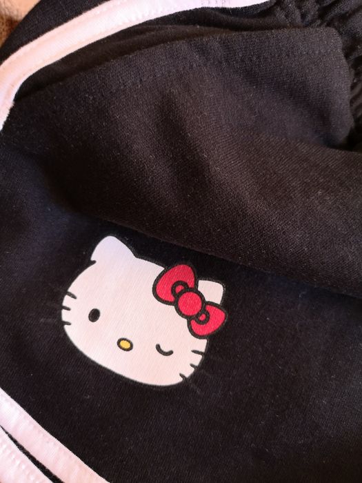 Spodenki bawełniane Hello Kitty w r 140. Nowe.