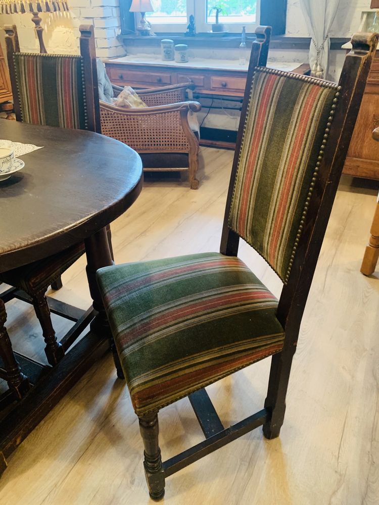 Stary, duży, drewniany stół plus 8 krzeseł - komplet