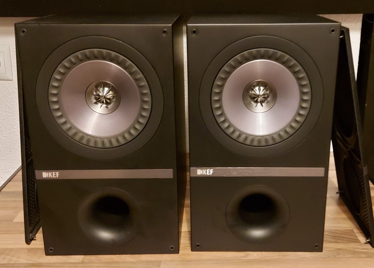 KEF Q300 colunas