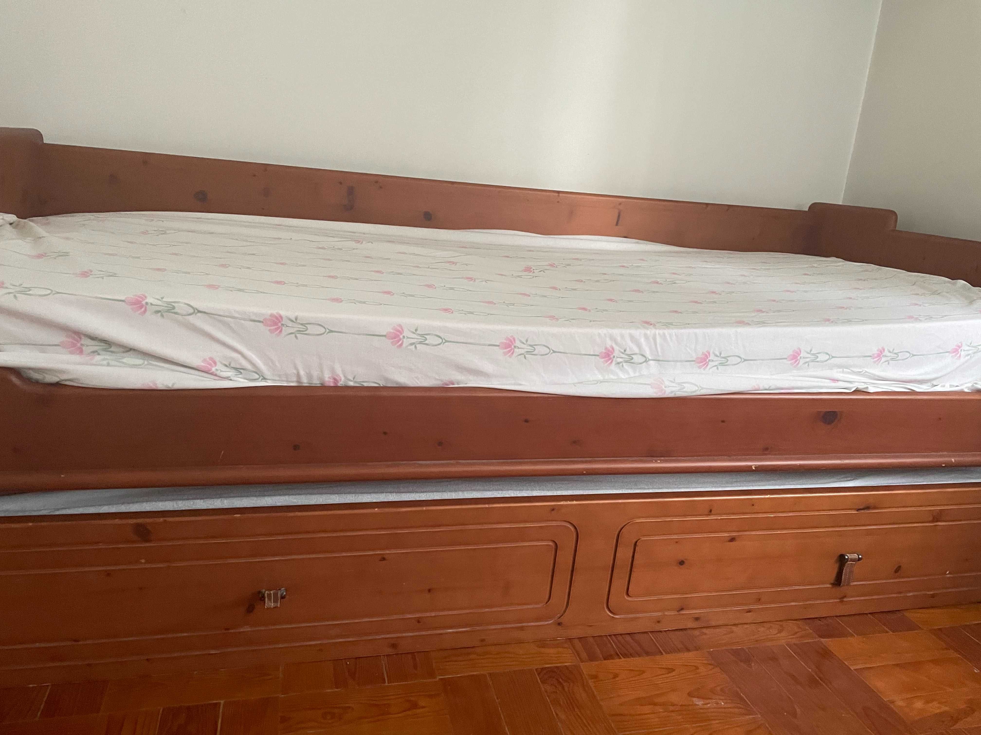 Cama Dupla com Colchões