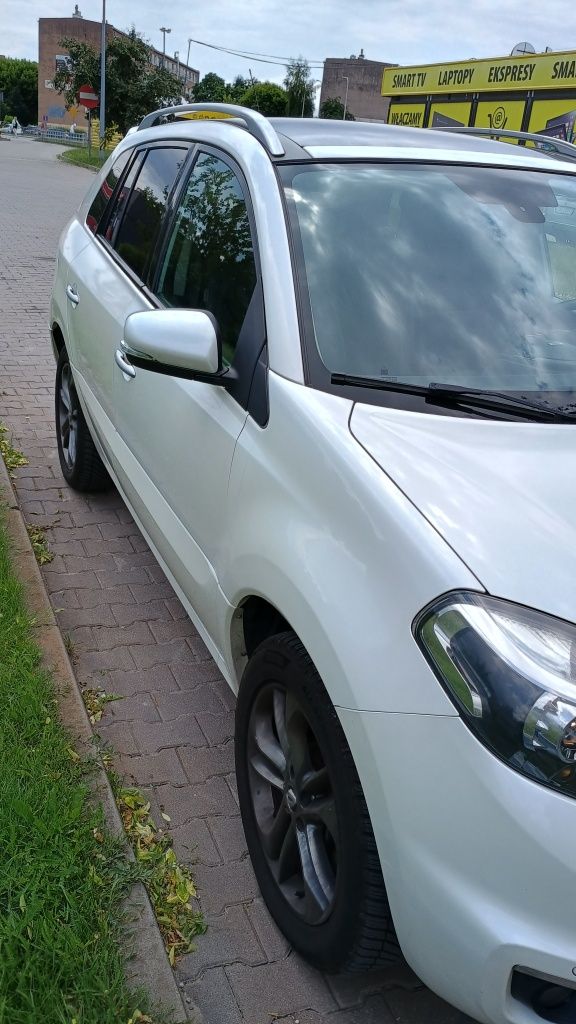 Sprzedam renault koleos biała perła2.0d 150km manual w wersji in.paris