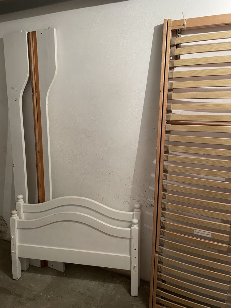 Drewniane łóżko z regulowanym stelażem 100x200