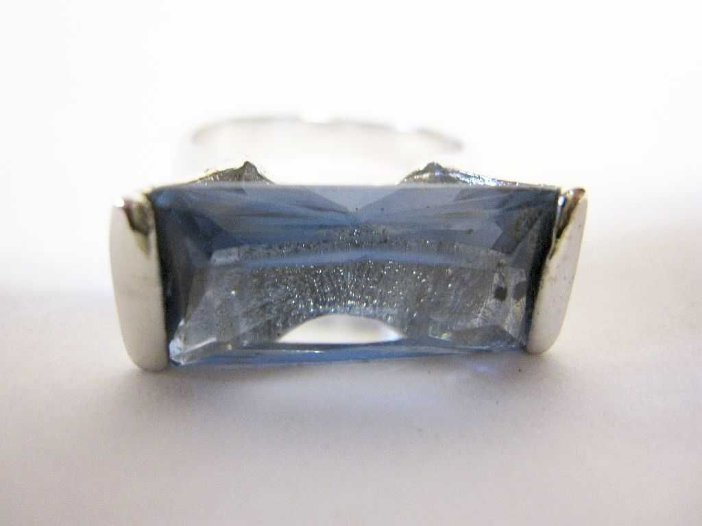 2 lindos anéis vintage em prata contrastada e pedras