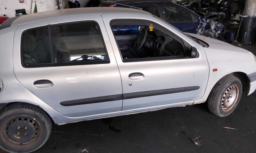 Renault Clio para peças