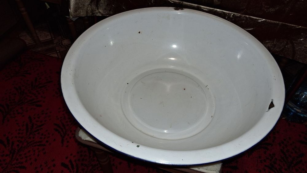 Ємальвана миска -таз. Б/у.