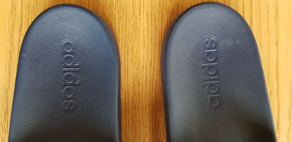 ADIDAS Klapki basenowe plażowe miękkie rozmiar 27.5 centymetra.