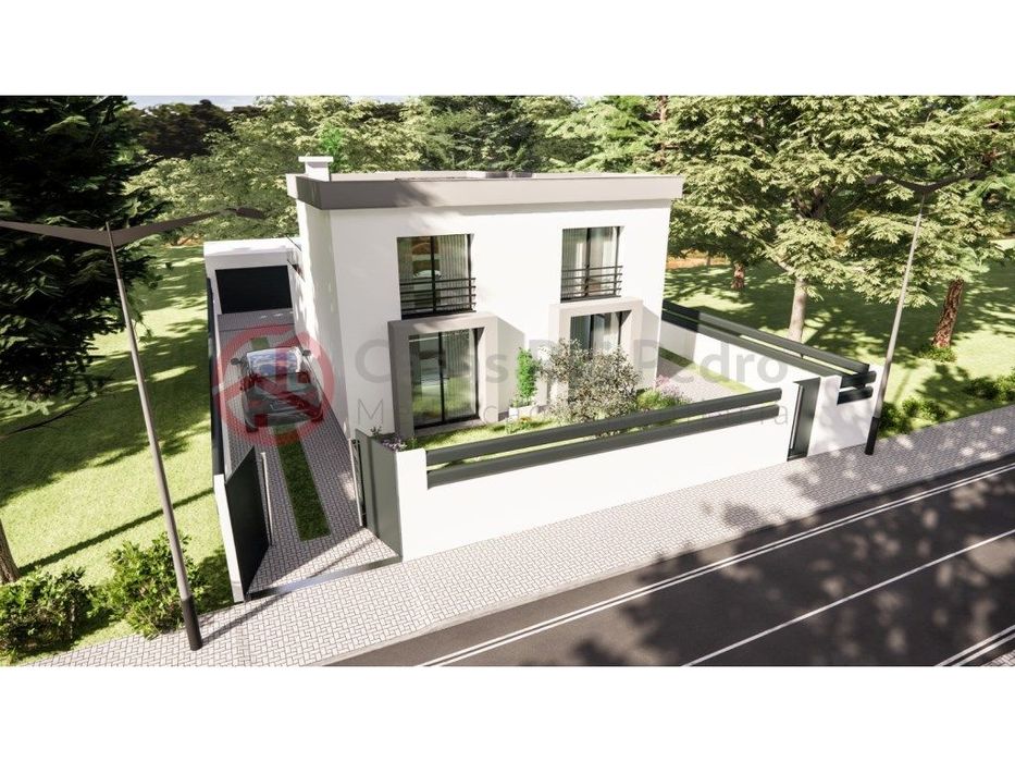 Moradia Isolada T3+1 de dois pisos com garagem, Azeitão
