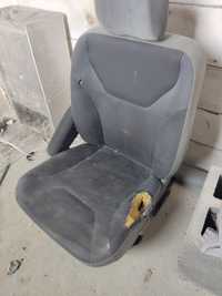 Fotel kierowcy vivaro 2008 r uszkodzony