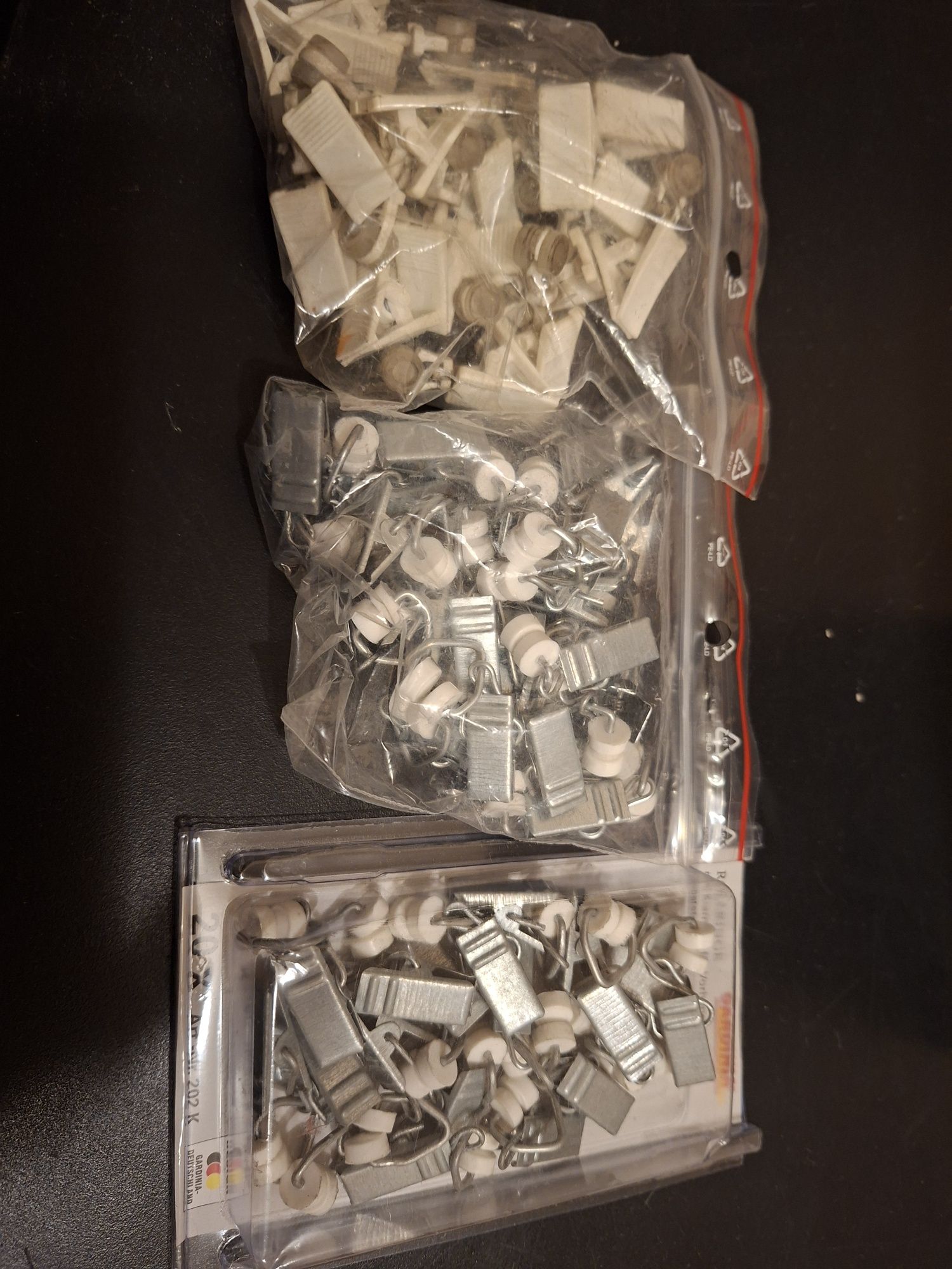 Żabki do firan i zasłon metalowe i plastikowe