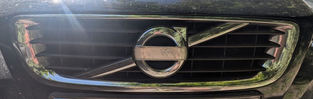 Решітка volvo v50