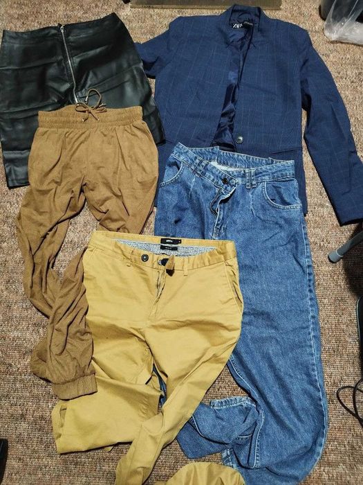 Віддам безоплатно жіночі речі, розмір близько S, 44