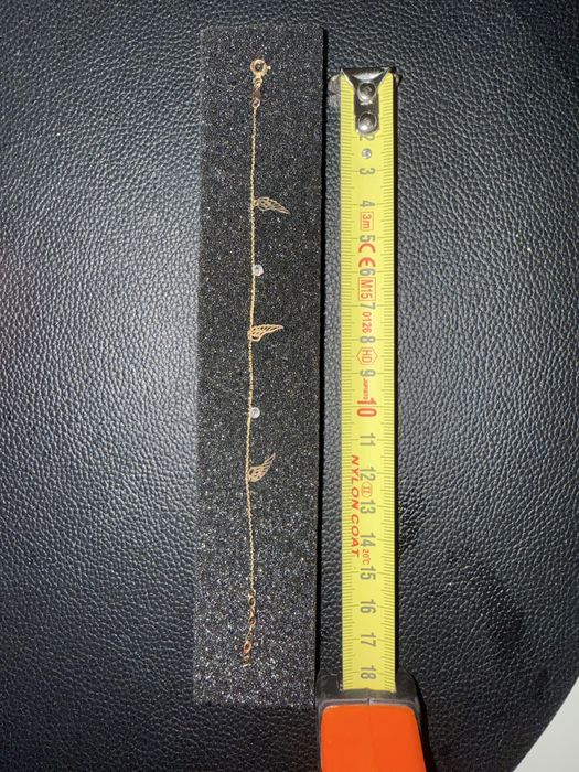 Złota bransoletka celebrytka 333 skrzydełka z białym kryształem