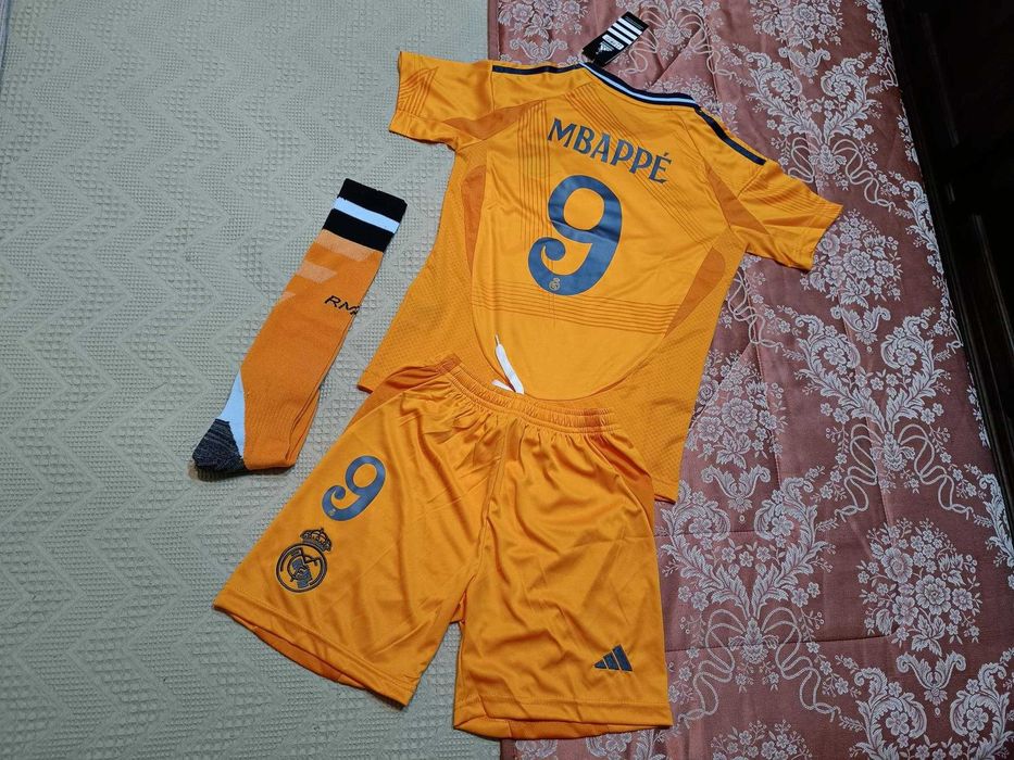 Camisola Criança Mbappe Equipamento Real Madrid | NOVO