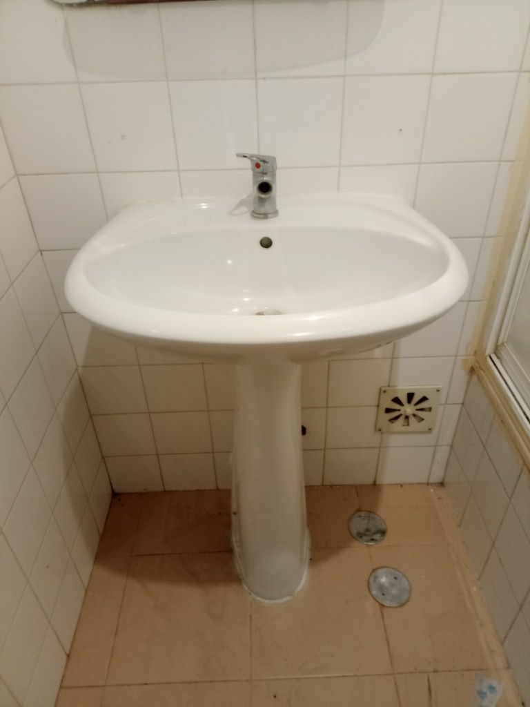 Vendo lavatório com coluna