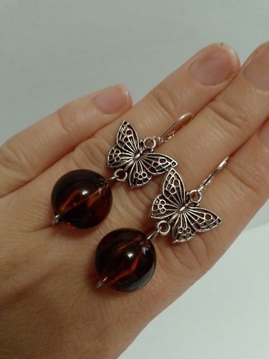 Стильные ювелирные  украшения с натуральным янтарем