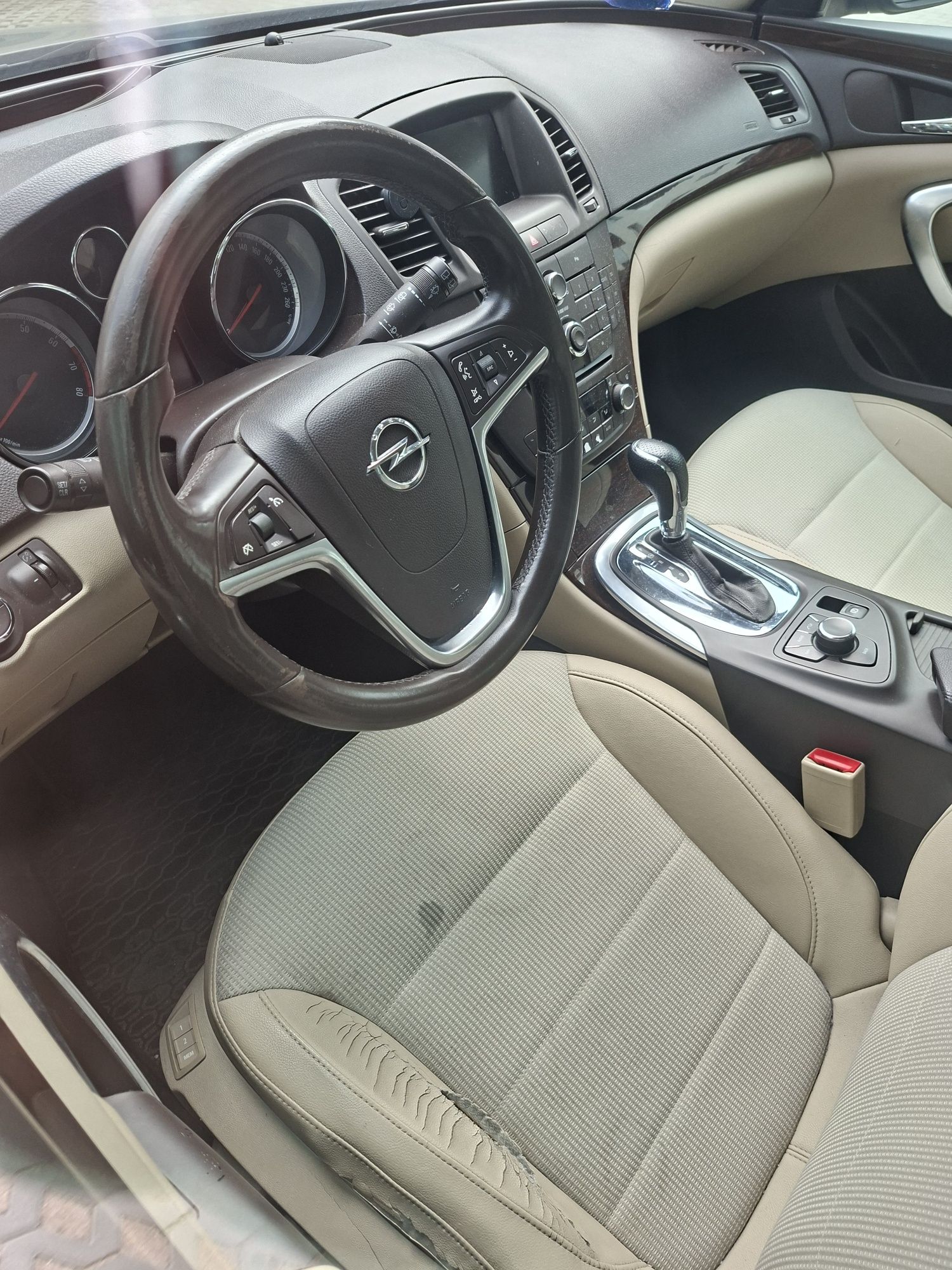 Uszkodzony Opel Insignia 2.0t 220ps 4x4 Cosmo