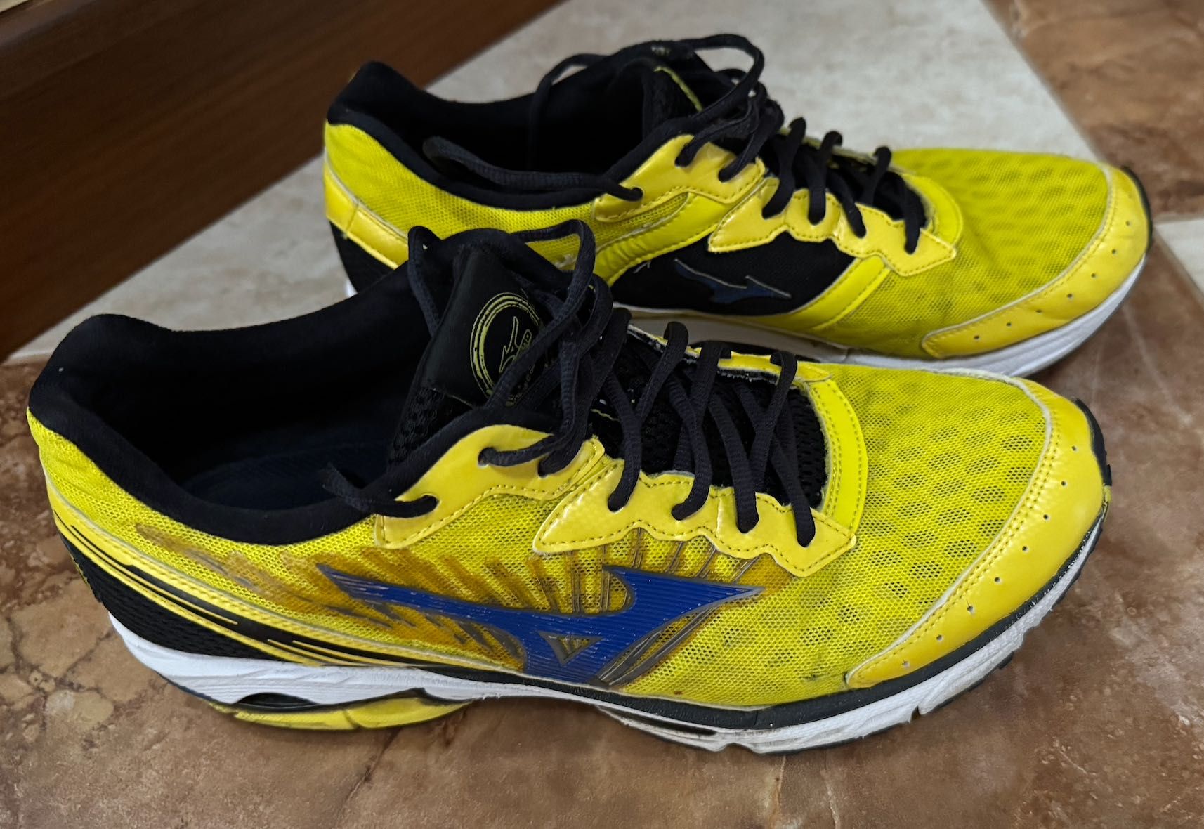 Кроссовки Mizuno беговые летние в сетку. Размер 43.