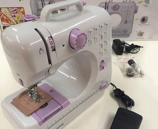 Швейная машинка / машина для шиття