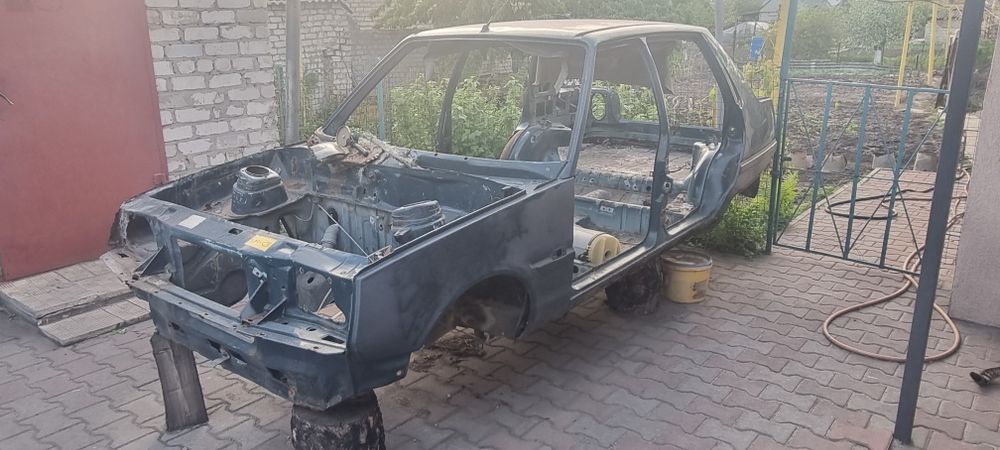 Продам кузов Славута