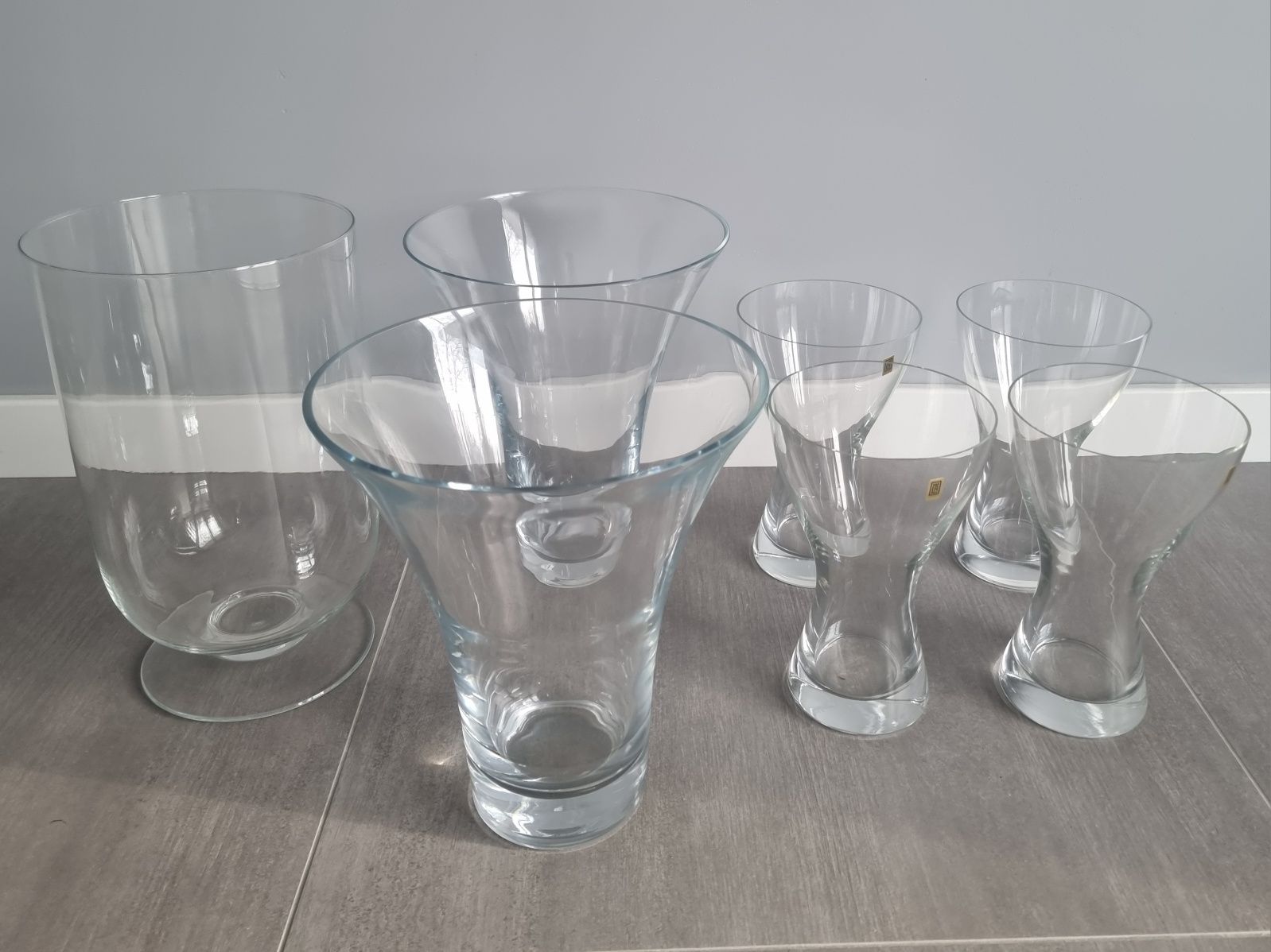 7 szklanych wazonów nieużywanych