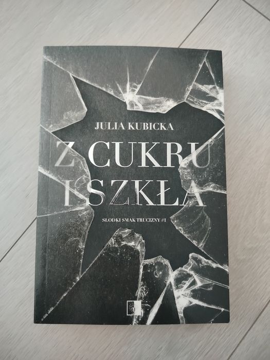 Książka ,,Z cukru i szkła"