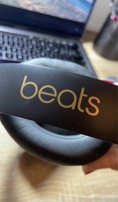 beats studio 3 cinza e dourados